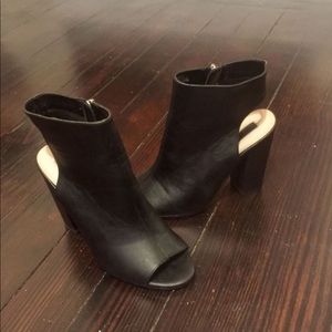 Peep toe leather booties / chunky heels.